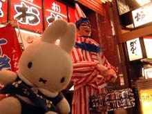 くいだおれ人形と共に